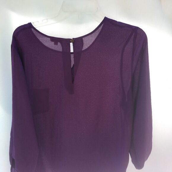 Lily White top  - Picture 2 of 3